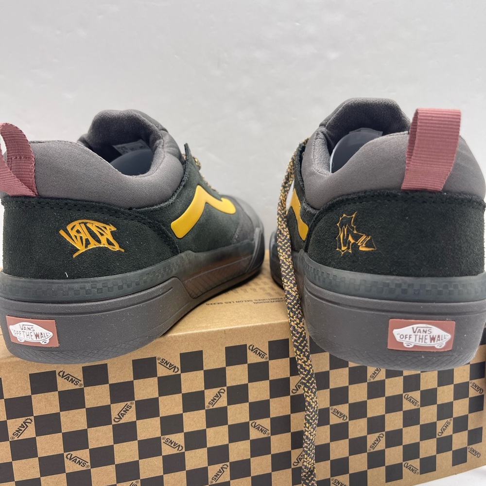 Vans Men’s 8 Bmx Peak
Lewis Mills Charcoal Grey
VN0A2Z3UH91 Sneakers - Picture 13 of 16